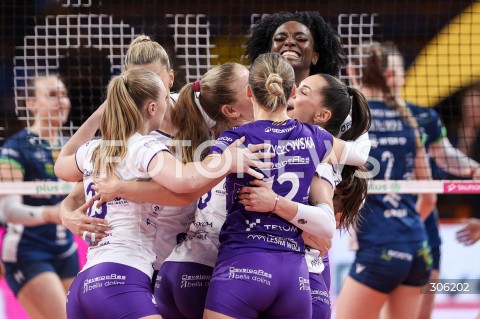  11.04.2026 RZESZOW <br />SIATKOWKA <br />TAURONLIGA LIGA SIATKOWKI KOBIET LSK 2025/2026 <br />CWIERCFINAL - MECZ NR 3<br />POLISH WOMEN VOLLEYBALL LEAGUE <br />MECZ KS DEVELOPRES RZESZOW - BKS BOSTIK ZGO BIELSKO BIALA<br />N/Z TAYLOR BANNISTER KARINA CHMIELEWSKA RADOSC EMOCJE <br /> 