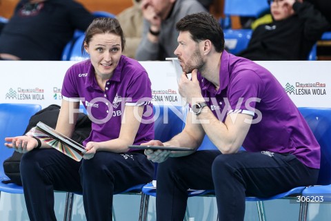  11.04.2026 RZESZOW <br />SIATKOWKA <br />TAURONLIGA LIGA SIATKOWKI KOBIET LSK 2025/2026 <br />CWIERCFINAL - MECZ NR 3<br />POLISH WOMEN VOLLEYBALL LEAGUE <br />MECZ KS DEVELOPRES RZESZOW - BKS BOSTIK ZGO BIELSKO BIALA<br />N/Z JELENA BLAGOJEVIC - I TRENER ( HEAD COACH ) SERHIJ SERHIY KAPELUS - II TRENER ( ASSISTANT COACH ) <br /> 