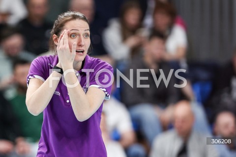  11.04.2026 RZESZOW <br />SIATKOWKA <br />TAURONLIGA LIGA SIATKOWKI KOBIET LSK 2025/2026 <br />CWIERCFINAL - MECZ NR 3<br />POLISH WOMEN VOLLEYBALL LEAGUE <br />MECZ KS DEVELOPRES RZESZOW - BKS BOSTIK ZGO BIELSKO BIALA<br />N/Z JELENA BLAGOJEVIC - I TRENER ( HEAD COACH ) SYLWETKA <br /> 