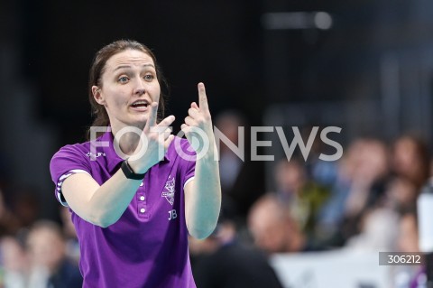  11.04.2026 RZESZOW <br />SIATKOWKA <br />TAURONLIGA LIGA SIATKOWKI KOBIET LSK 2025/2026 <br />CWIERCFINAL - MECZ NR 3<br />POLISH WOMEN VOLLEYBALL LEAGUE <br />MECZ KS DEVELOPRES RZESZOW - BKS BOSTIK ZGO BIELSKO BIALA<br />N/Z JELENA BLAGOJEVIC - I TRENER ( HEAD COACH ) SYLWETKA <br /> 