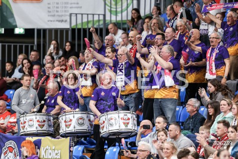  11.04.2026 RZESZOW <br />SIATKOWKA <br />TAURONLIGA LIGA SIATKOWKI KOBIET LSK 2025/2026 <br />CWIERCFINAL - MECZ NR 3<br />POLISH WOMEN VOLLEYBALL LEAGUE <br />MECZ KS DEVELOPRES RZESZOW - BKS BOSTIK ZGO BIELSKO BIALA<br />N/Z KIBICE DOPING EMOCJE RADOSC EMOCJE KLUB KIBICA <br /> 