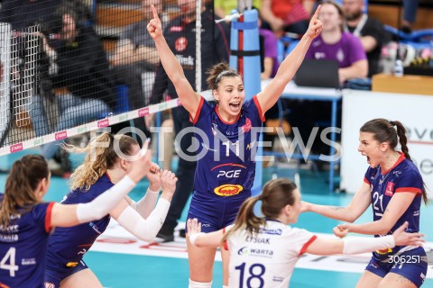  15.04.2026 RZESZOW <br />SIATKOWKA <br />TAURONLIGA LIGA SIATKOWKI KOBIET LSK 2025/2026 <br />FINAL - MECZ NR 1<br />POLISH WOMEN VOLLEYBALL LEAGUE <br />MECZ KS DEVELOPRES RZESZOW - PGE BUDOWLANI LODZ<br />N/Z SASA PLANINSEC ALICJA GRABKA RADOSC EMOCJE <br /> 