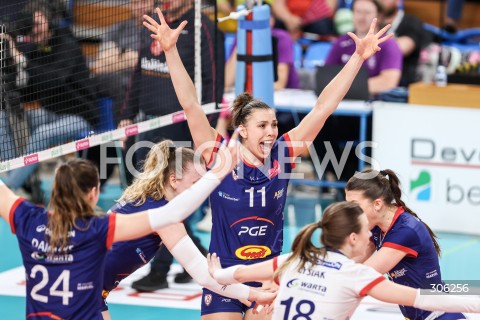  15.04.2026 RZESZOW <br />SIATKOWKA <br />TAURONLIGA LIGA SIATKOWKI KOBIET LSK 2025/2026 <br />FINAL - MECZ NR 1<br />POLISH WOMEN VOLLEYBALL LEAGUE <br />MECZ KS DEVELOPRES RZESZOW - PGE BUDOWLANI LODZ<br />N/Z SASA PLANINSEC RADOSC EMOCJE <br /> 