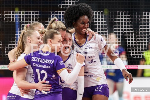  15.04.2026 RZESZOW <br />SIATKOWKA <br />TAURONLIGA LIGA SIATKOWKI KOBIET LSK 2025/2026 <br />FINAL - MECZ NR 1<br />POLISH WOMEN VOLLEYBALL LEAGUE <br />MECZ KS DEVELOPRES RZESZOW - PGE BUDOWLANI LODZ<br />N/Z ALEKSANDRA SZCZYGLOWSKA MAGDA KUBAS KATARZYNA WENERSKA TAYLOR BANNISTER RADOSC EMOCJE <br /> 