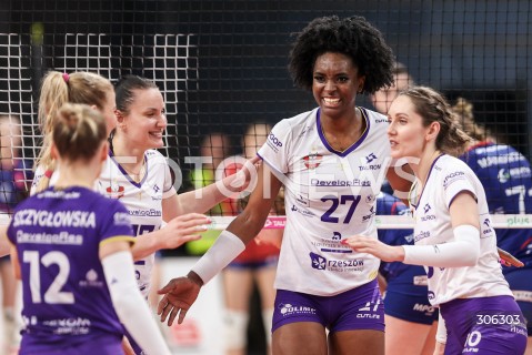  15.04.2026 RZESZOW <br />SIATKOWKA <br />TAURONLIGA LIGA SIATKOWKI KOBIET LSK 2025/2026 <br />FINAL - MECZ NR 1<br />POLISH WOMEN VOLLEYBALL LEAGUE <br />MECZ KS DEVELOPRES RZESZOW - PGE BUDOWLANI LODZ<br />N/Z SVITLANA DORSMAN TAYLOR BANNISTER KATARZYNA WENERSKA RADOSC EMOCJE <br /> 