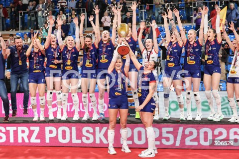  29.04.2026 RZESZOW <br />SIATKOWKA <br />TAURONLIGA LIGA SIATKOWKI KOBIET LSK 2025/2026 <br />FINAL - MECZ NR 5<br />POLISH WOMEN VOLLEYBALL LEAGUE <br />MECZ KS DEVELOPRES RZESZOW - PGE BUDOWLANI LODZ<br />N/Z ALEKSANDRA WENERSKA  BRUNA HONORIO SIATKARKI PGE BUDOWLANI LODZ MISTRZYNIAMI POLSKI RADOSC WYGRANA EMOCJE ZWYCIESTWO CEREMONIA PODIUM MEDALE PUCHAR<br /> 