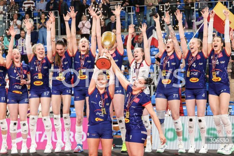  29.04.2026 RZESZOW <br />SIATKOWKA <br />TAURONLIGA LIGA SIATKOWKI KOBIET LSK 2025/2026 <br />FINAL - MECZ NR 5<br />POLISH WOMEN VOLLEYBALL LEAGUE <br />MECZ KS DEVELOPRES RZESZOW - PGE BUDOWLANI LODZ<br />N/Z ALEKSANDRA WENERSKA  BRUNA HONORIO SIATKARKI PGE BUDOWLANI LODZ MISTRZYNIAMI POLSKI RADOSC WYGRANA EMOCJE ZWYCIESTWO CEREMONIA PODIUM MEDALE PUCHAR<br /> 