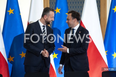  08.05.2026 WARSZAWA<br />UROCZYSTOSC PODPISANIA UMOWY W SPRAWIE SAFE<br />N/Z WLADYSLAW KOSINIAK KAMYSZ ANDRZEJ DOMANSKI<br /> 