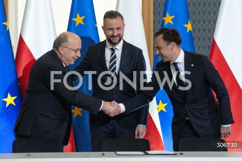 08.05.2026 WARSZAWA<br />UROCZYSTOSC PODPISANIA UMOWY W SPRAWIE SAFE<br />N/Z WLADYSLAW KOSINIAK KAMYSZ ANDRZEJ DOMANSKI ANDRIUS KUBILIUS<br /> 