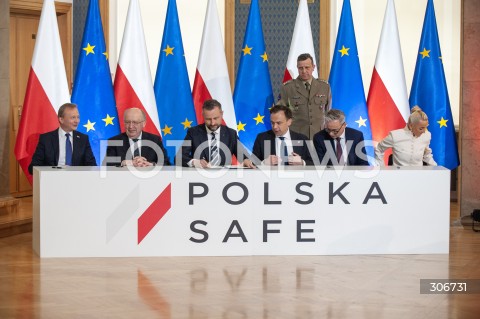  08.05.2026 WARSZAWA<br />UROCZYSTOSC PODPISANIA UMOWY W SPRAWIE SAFE<br />N/Z PIOTR SERAFIN ANDRIUS KUBILIUS WLADYSLAW KOSINIAK KAMYSZ ANDRZEJ DOMANSKI MIROSLAW CZEKAJ <br /> 