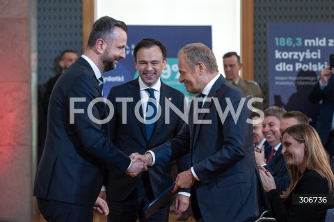  08.05.2026 WARSZAWA<br />UROCZYSTOSC PODPISANIA UMOWY W SPRAWIE SAFE<br />N/Z WLADYSLAW KOSINIAK KAMYSZ ANDRZEJ DOMANSKI PREMIER DONALD TUSK MAGDALENA SOBKOWIAK CZARNECKA<br /> 