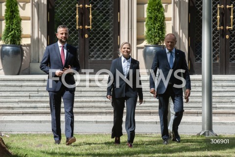  09.06.2026 WARSZAWA<br />KONFERENCJA PRASOWA PREMIERA TUSKA WICEPREMIERA KOSINIAKA KAMYSZA I KANDYDATKI NA PREZYDENTA KRAKOWA<br />N/Z PREMIER DONALD TUSK MONIKA PIATKOWSKA WLADYSLAW KOSINIAK KAMYSZ<br /> 