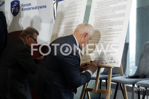  04.07.2026 WARSZAWA<br />FORUM PRAWA I SPRAWIEDLIWOSCI "MYSLAC POLSKA ALTERNATYWA 2.0"<br />N/Z PODPISY POD POROZUMIENIEM SPOLECZNYM<br />FOT. MARCIN BANASZKIEWICZ/FOTONEWS  