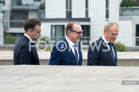  13.07.2026 WARSZAWA<br />KONFERENCJA NA TEMAT CENTRUM EUROPEJSKIEJ AGENCJI KOSMICZNEJ<br />N/Z PREMIER DONALD TUSK ANDRZEJ DOMANSKI JOSEF ASCHBACHER<br /> 