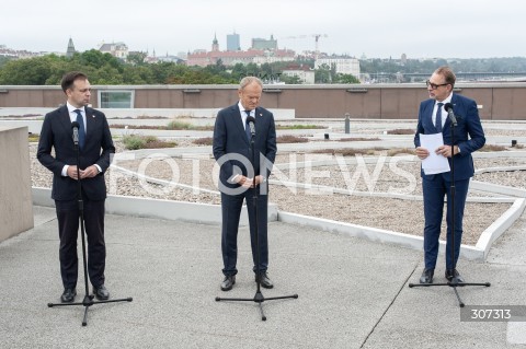  13.07.2026 WARSZAWA<br />KONFERENCJA NA TEMAT CENTRUM EUROPEJSKIEJ AGENCJI KOSMICZNEJ<br />N/Z PREMIER DONALD TUSK ANDRZEJ DOMANSKI JOSEF ASCHBACHER<br /> 