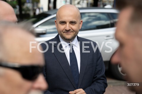  28.07.2026 WARSZAWA<br />DANIEL OBAJTEK PRZED PROKURATURA OKREGOWA<br />PROTEST SRODOWISK PRAWA  I SPRAWIEDLIWOSCI<br />N/Z DARIUSZ MATECKI<br />FOT. MARCIN BANASZKIEWICZ/FOTONEWS  