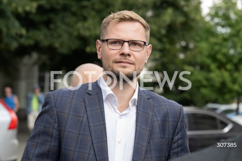  28.07.2026 WARSZAWA<br />DANIEL OBAJTEK PRZED PROKURATURA OKREGOWA<br />PROTEST SRODOWISK PRAWA  I SPRAWIEDLIWOSCI<br />N/Z MICHAL WOS<br />FOT. MARCIN BANASZKIEWICZ/FOTONEWS  