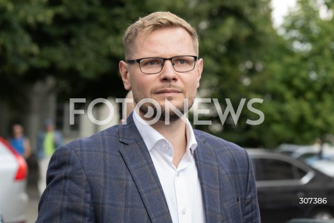  28.07.2026 WARSZAWA<br />DANIEL OBAJTEK PRZED PROKURATURA OKREGOWA<br />PROTEST SRODOWISK PRAWA  I SPRAWIEDLIWOSCI<br />N/Z MICHAL WOS<br />FOT. MARCIN BANASZKIEWICZ/FOTONEWS  