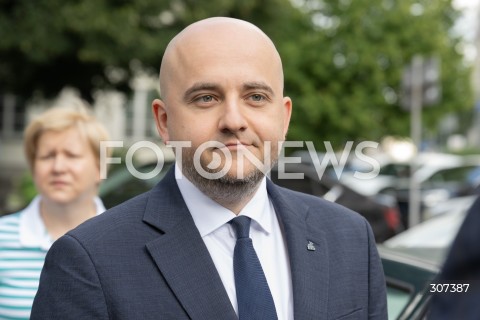  28.07.2026 WARSZAWA<br />DANIEL OBAJTEK PRZED PROKURATURA OKREGOWA<br />PROTEST SRODOWISK PRAWA  I SPRAWIEDLIWOSCI<br />N/Z DARIUSZ MATECKI<br />FOT. MARCIN BANASZKIEWICZ/FOTONEWS  