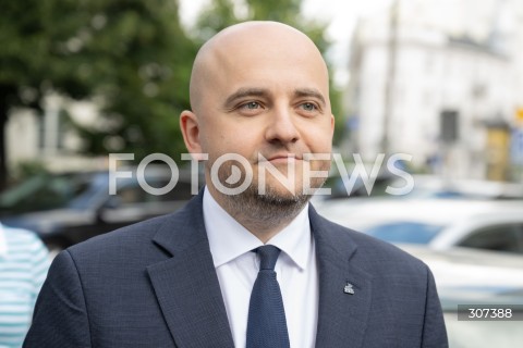  28.07.2026 WARSZAWA<br />DANIEL OBAJTEK PRZED PROKURATURA OKREGOWA<br />PROTEST SRODOWISK PRAWA  I SPRAWIEDLIWOSCI<br />N/Z DARIUSZ MATECKI<br />FOT. MARCIN BANASZKIEWICZ/FOTONEWS  