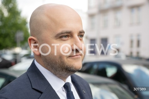  28.07.2026 WARSZAWA<br />DANIEL OBAJTEK PRZED PROKURATURA OKREGOWA<br />PROTEST SRODOWISK PRAWA  I SPRAWIEDLIWOSCI<br />N/Z DARIUSZ MATECKI<br />FOT. MARCIN BANASZKIEWICZ/FOTONEWS  