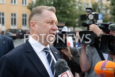  28.07.2026 WARSZAWA<br />DANIEL OBAJTEK PRZED PROKURATURA OKREGOWA<br />PROTEST SRODOWISK PRAWA  I SPRAWIEDLIWOSCI<br />N/Z PRZEMYSLAW CZARNEK<br />FOT. MARCIN BANASZKIEWICZ/FOTONEWS  