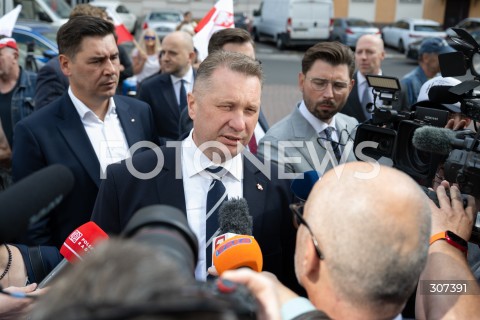  28.07.2026 WARSZAWA<br />DANIEL OBAJTEK PRZED PROKURATURA OKREGOWA<br />PROTEST SRODOWISK PRAWA  I SPRAWIEDLIWOSCI<br />N/Z PRZEMYSLAW CZARNEK<br />FOT. MARCIN BANASZKIEWICZ/FOTONEWS  