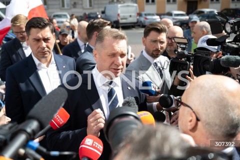  28.07.2026 WARSZAWA<br />DANIEL OBAJTEK PRZED PROKURATURA OKREGOWA<br />PROTEST SRODOWISK PRAWA  I SPRAWIEDLIWOSCI<br />N/Z PRZEMYSLAW CZARNEK<br />FOT. MARCIN BANASZKIEWICZ/FOTONEWS  