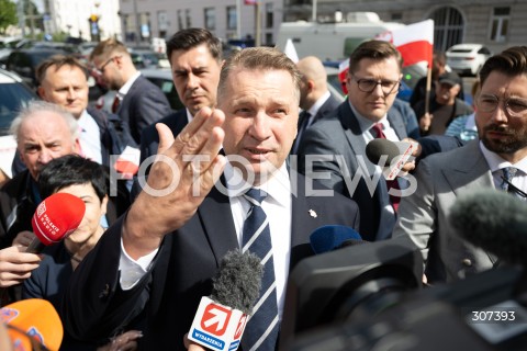  28.07.2026 WARSZAWA<br />DANIEL OBAJTEK PRZED PROKURATURA OKREGOWA<br />PROTEST SRODOWISK PRAWA  I SPRAWIEDLIWOSCI<br />N/Z PRZEMYSLAW CZARNEK<br />FOT. MARCIN BANASZKIEWICZ/FOTONEWS  
