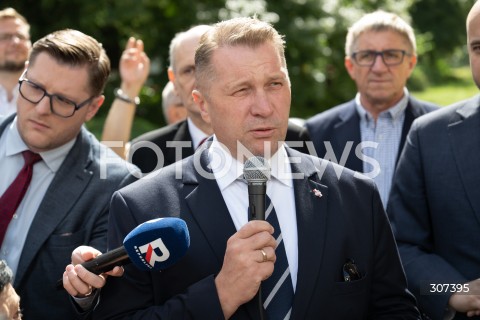  28.07.2026 WARSZAWA<br />DANIEL OBAJTEK PRZED PROKURATURA OKREGOWA<br />PROTEST SRODOWISK PRAWA  I SPRAWIEDLIWOSCI<br />N/Z PRZEMYSLAW CZARNEK<br />FOT. MARCIN BANASZKIEWICZ/FOTONEWS  