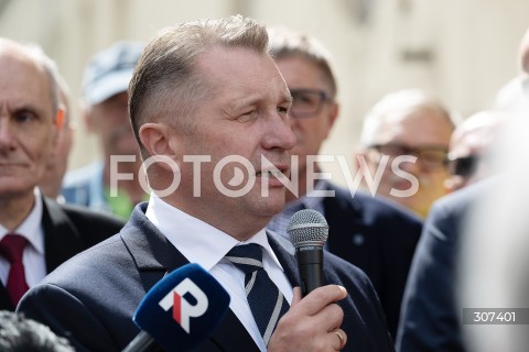  28.07.2026 WARSZAWA<br />DANIEL OBAJTEK PRZED PROKURATURA OKREGOWA<br />PROTEST SRODOWISK PRAWA  I SPRAWIEDLIWOSCI<br />N/Z PRZEMYSLAW CZARNEK<br />FOT. MARCIN BANASZKIEWICZ/FOTONEWS  