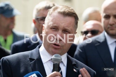  28.07.2026 WARSZAWA<br />DANIEL OBAJTEK PRZED PROKURATURA OKREGOWA<br />PROTEST SRODOWISK PRAWA  I SPRAWIEDLIWOSCI<br />N/Z PRZEMYSLAW CZARNEK<br />FOT. MARCIN BANASZKIEWICZ/FOTONEWS  