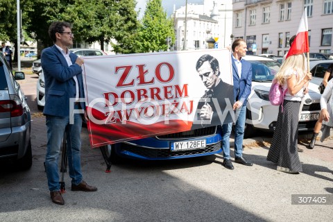  28.07.2026 WARSZAWA<br />DANIEL OBAJTEK PRZED PROKURATURA OKREGOWA<br />PROTEST SRODOWISK PRAWA  I SPRAWIEDLIWOSCI<br />N/Z PROTEST BANER<br />FOT. MARCIN BANASZKIEWICZ/FOTONEWS  