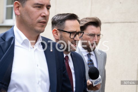  28.07.2026 WARSZAWA<br />DANIEL OBAJTEK PRZED PROKURATURA OKREGOWA<br />PROTEST SRODOWISK PRAWA  I SPRAWIEDLIWOSCI<br />N/Z DANIEL OBAJTEK<br />FOT. MARCIN BANASZKIEWICZ/FOTONEWS  
