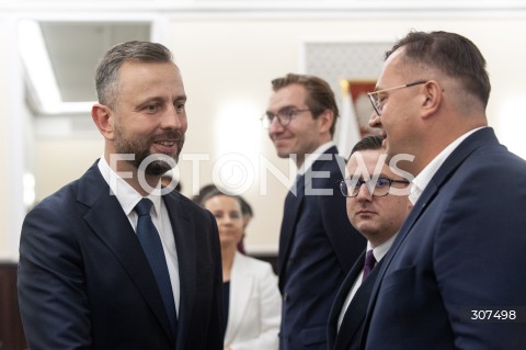  04.08.2026 WARSZAWA<br />POSIEDZENIE RADY MINISTROW<br />N/Z WLADYSLAW KOSINIAK KAMYSZ JAN SZYSZKO MILOSZ MOTYKA STEFAN KRAJEWSKI<br /> 