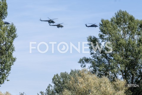  15.08.2026 WARSZAWA<br />SWIETO WOJSKA POLSKIEGO<br />DEFILADA POWIETRZNA<br />POLSKA SAFE<br />N/Z SMIGLOWIEC HELIKOPTER MI-17<br />FOT. MARCIN BANASZKIEWICZ/FOTONEWS  
