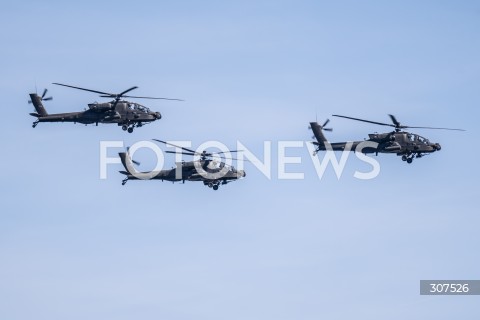  15.08.2026 WARSZAWA<br />SWIETO WOJSKA POLSKIEGO<br />DEFILADA POWIETRZNA<br />POLSKA SAFE<br />N/Z SMIGLOWIEC HELIKOPTER SMIGLOWCE HELIKOPTERY AH-64 APACHE<br />FOT. MARCIN BANASZKIEWICZ/FOTONEWS 