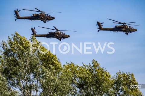  15.08.2026 WARSZAWA<br />SWIETO WOJSKA POLSKIEGO<br />DEFILADA POWIETRZNA<br />POLSKA SAFE<br />N/Z SMIGLOWIEC HELIKOPTER SMIGLOWCE HELIKOPTERY AH-64 APACHE<br />FOT. MARCIN BANASZKIEWICZ/FOTONEWS 