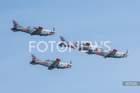  15.08.2026 WARSZAWA<br />SWIETO WOJSKA POLSKIEGO<br />DEFILADA POWIETRZNA<br />POLSKA SAFE<br />N/Z SAMOLOT SAMOLOTY PZL-130 ORLIK<br />FOT. MARCIN BANASZKIEWICZ/FOTONEWS  