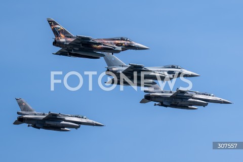 15.08.2026 WARSZAWA<br />SWIETO WOJSKA POLSKIEGO<br />DEFILADA POWIETRZNA<br />POLSKA SAFE<br />N/Z SAMOLOTY SAMOLOT F16 JASTRZAB F-16 FIGHTING FALCON EUROFIGHTER EF-2000 TYPHOON<br />FOT. MARCIN BANASZKIEWICZ/FOTONEWS  