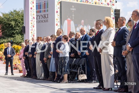  13.09.2026 TRYNCZA <br />DOZYNKI PREZYDENCKIE W TRYNCZY NA PODKARPACIU Z UDZIALEM PARY PREZYDENCKIEJ RP<br />N/Z PREZYDENT RP KAROL NAWROCKI MARTA NAWROCKA Z SYNEM SYN ANTONI NAWROCKI<br /> 