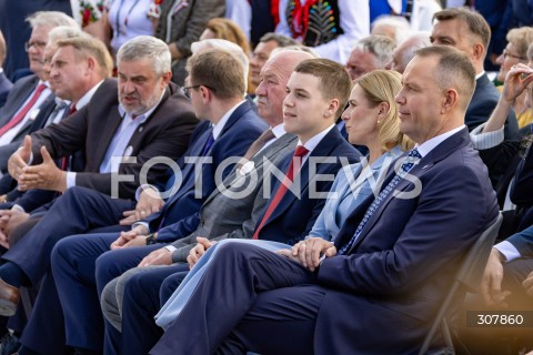  13.09.2026 TRYNCZA <br />DOZYNKI PREZYDENCKIE W TRYNCZY NA PODKARPACIU Z UDZIALEM PARY PREZYDENCKIEJ RP<br />N/Z PREZYDENT RP KAROL NAWROCKI MARTA NAWROCKA Z SYNEM SYN ANTONI NAWROCKI <br /> 