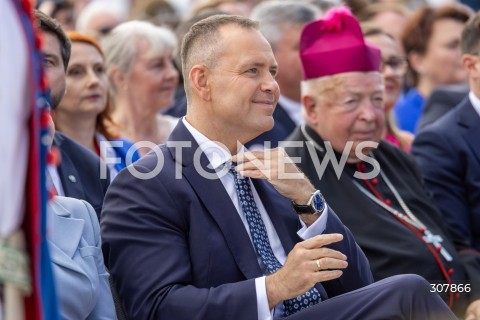  13.09.2026 TRYNCZA <br />DOZYNKI PREZYDENCKIE W TRYNCZY NA PODKARPACIU Z UDZIALEM PARY PREZYDENCKIEJ RP<br />N/Z PREZYDENT RP KAROL NAWROCKI BISKUP KAZIMIERZ GORNY <br /> 