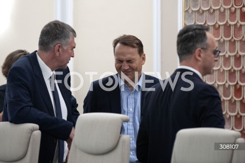  06.10.2026 WARSZAWA<br />POSIEDZENIE RADY MINISTROW<br />N/Z RADOSLAW SIKORSKI<br /> 