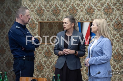  08.10.2026 WARSZAWA<br />NARADA NA TEMAT BEZPIECZENSTWA<br />N/Z GENERAL MAREK BORON BARBARA NOWACKA JOLANTA SOBIERANSKA GRENDA<br /> 