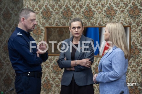  08.10.2026 WARSZAWA<br />NARADA NA TEMAT BEZPIECZENSTWA<br />N/Z GENERAL MAREK BORON BARBARA NOWACKA JOLANTA SOBIERANSKA GRENDA<br /> 