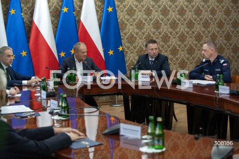  08.10.2026 WARSZAWA<br />NARADA NA TEMAT BEZPIECZENSTWA<br />N/Z PREMIER DONALD TUSK KRZYSZTOF GAWKOWSKI MARCIN KIERWINSKI GENERAL MAREK BORON<br /> 