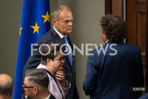  08.10.2026 WARSZAWA<br />POSIEDZENIE SEJMU<br />N/Z PREMIER DONALD TUSK JACEK KARNOWSKI<br />FOT. MARCIN BANASZKIEWICZ/FOTONEWS  