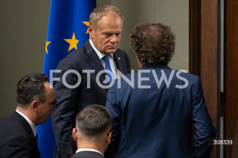  08.10.2026 WARSZAWA<br />POSIEDZENIE SEJMU<br />N/Z PREMIER DONALD TUSK JACEK KARNOWSKI<br />FOT. MARCIN BANASZKIEWICZ/FOTONEWS  