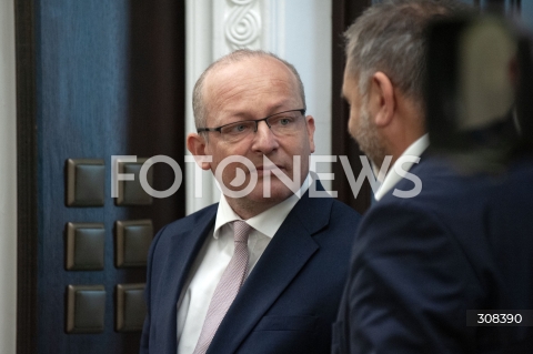  12.10.2026 WARSZAWA<br />POSIEDZENIE RADY MINISTROW<br />N/Z PAWEL OLSZEWSKI<br /> 
